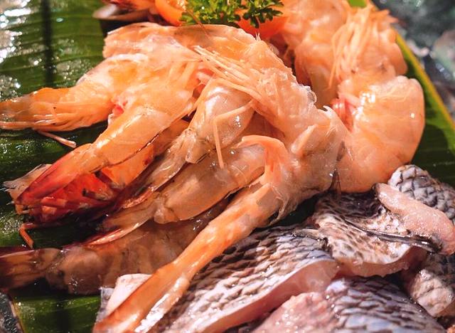 Dapoer Rustik dan Exquisite Seafood, Buffet Terbaru Harper Mangkubumi Yogyakarta.