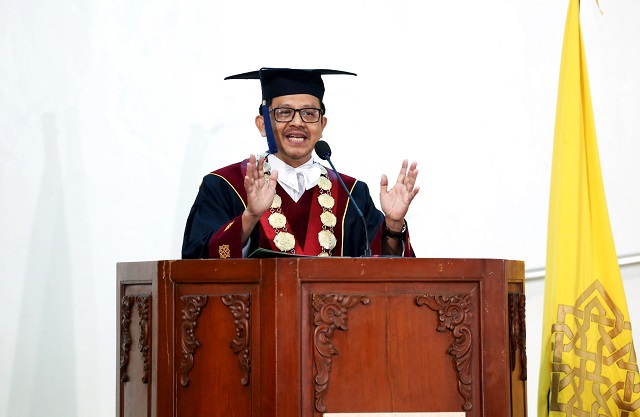 Teladani Zohran Mamdani, Walikota Muslim Pertama New York, Dalam Wisuda Hari Ke-dua, Rektor UIN Suka Yakinkan Generasi Muda Mampu Taklukkan Dunia