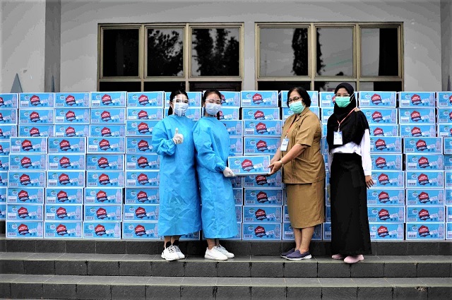 Le Minerale Bagikan Air Mineral Untuk Penerima Vaksin di Yogyakarta