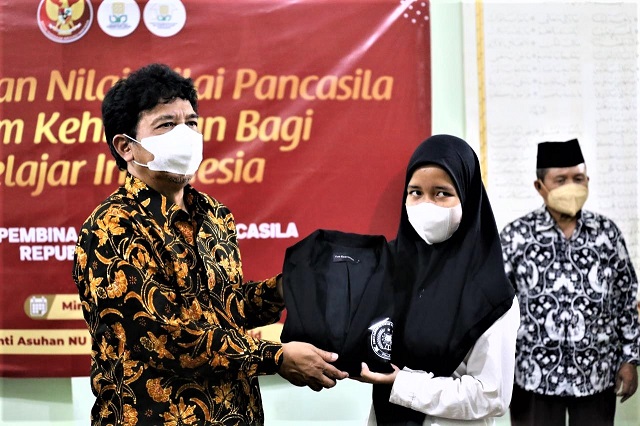 Kunjungan Ke Yogyakarta Kepala BPIP Prof Yudian Wahyudi Beri Santunan Ke Panti Asuhan NU Bintan Sa-adillah Al-Rasyid.