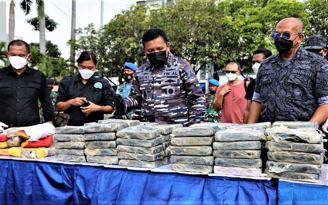 Kolaborasi TNI AL- BNN RI Gagalkan Peredaran 179 Kg Kokain
