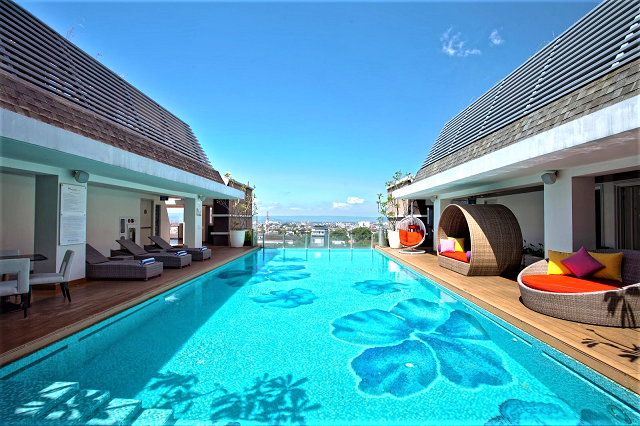 Berenang dan Bersantai di Swiss-Belboutique Yogyakarta