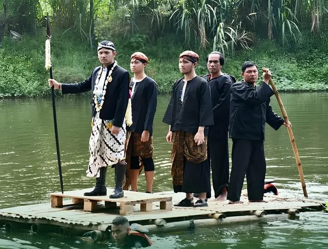 Kirab JOKO TINGKIR Keliling Danau dan Tradisi SYAWALAN Di Taman Wisata SOLO SAFARI