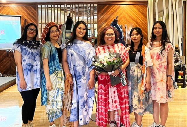 RIKA CAROLINE dan AMBAR KUSUMA Mewarnai CRAFTING THE FUTURE Di Grand Diamond Hotel Yogyakarta