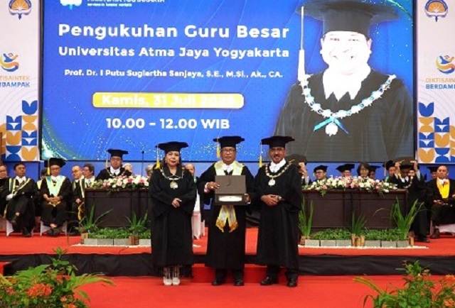 Pengukuhan Prof Dr I PUTU SUGIARTHA Menjadi GURU BESAR Bidang ILMU AKUNTANSI UAJY 