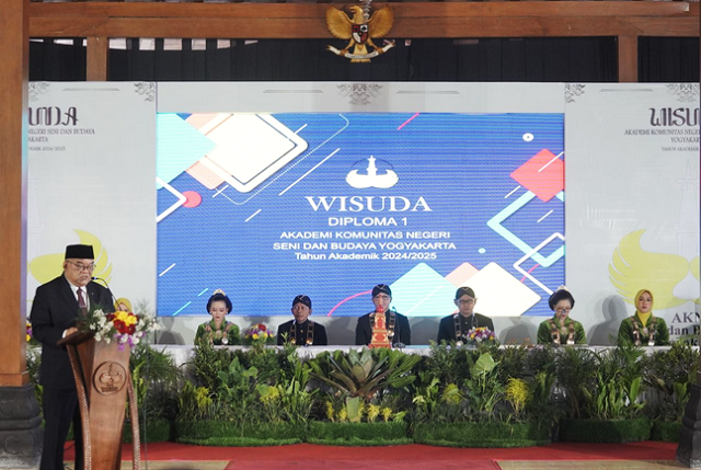 Wakil Gubernur DIY, KGPAA Paku Alam X, Ajak Lulusan AKNSBY Jadi Pembaru Seni dan Budaya
