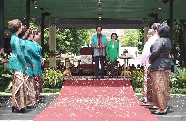 MANGAYUBAGYA 80 Tahun YUSWA DALEM Sri Sultan Hamengku Buwono X