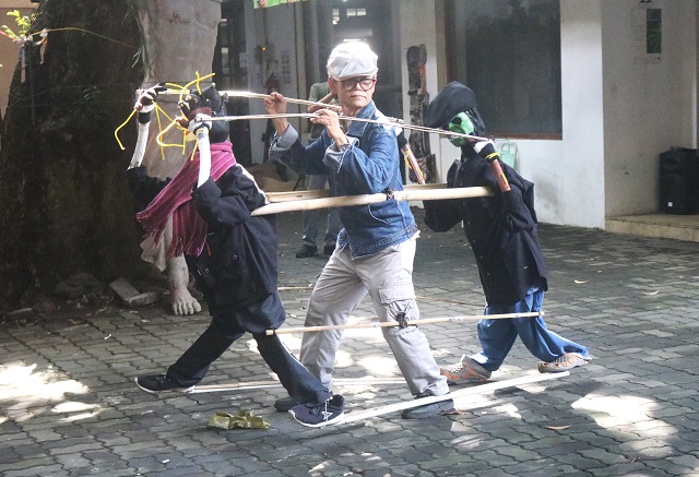 Pentas Seni SEHARI BOLEH GILA  Di Studio KALAHAN Menghidupkan Kembali JOGJA Sebagai Barometer Seni Dunia