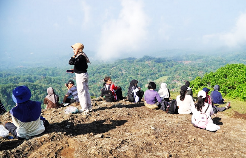 Di Hari Bumi 2026, LOMAN PARK Hotel Yogyakarta Gelar RAHAYU BUMINE SEHAT RAGANE Di GUNUNG API PURBA NGLANGGERAN