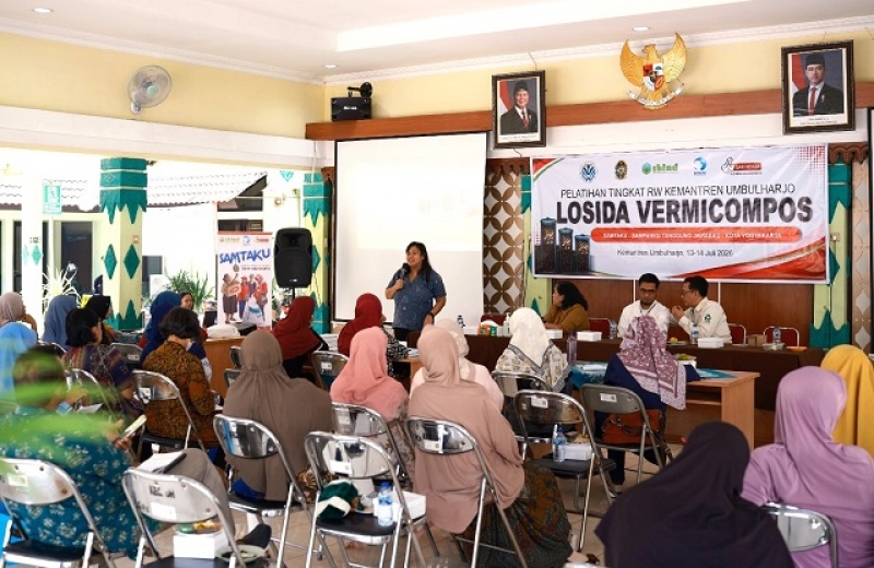 Ubah Sampah Jadi Pupuk, SHIND Jogja, SGM, Dan UAJY Latih Warga Umbulharjo Membuat VERMIKOMPOS